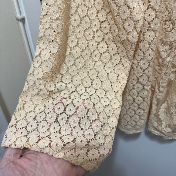 NWT Torrid tan lace long sleeve top - Picture 2 of 7
